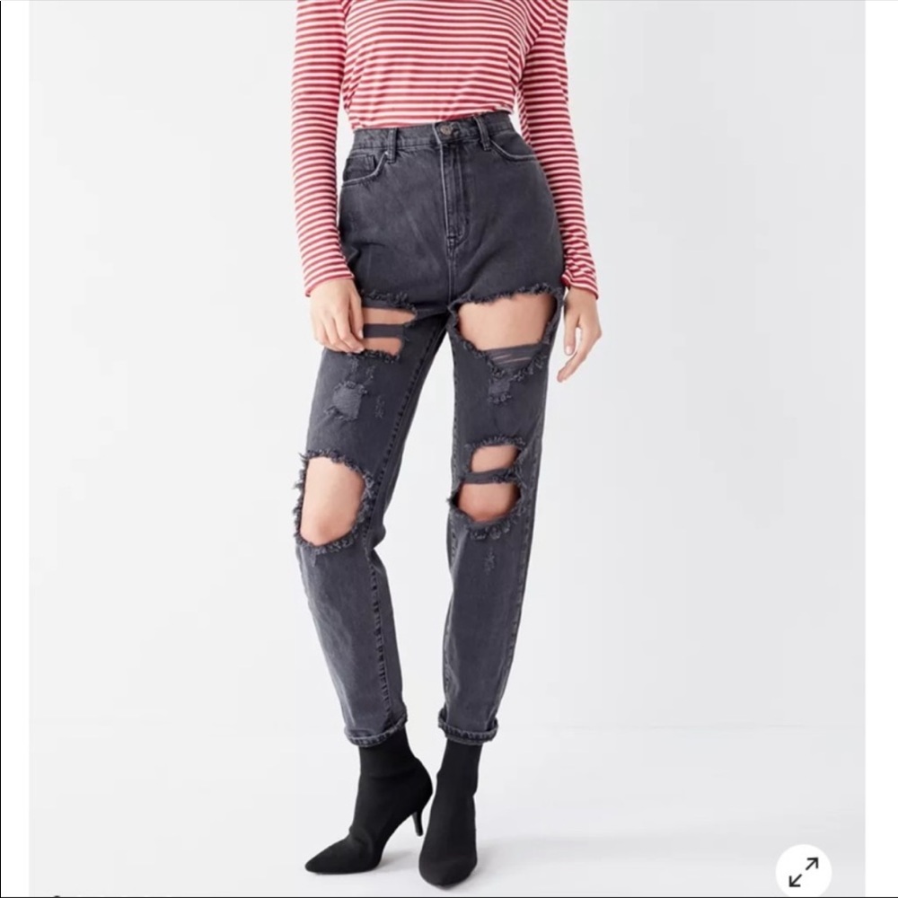 Urban Outfitters BDG Mom High Rise Distressed Jeans 27W